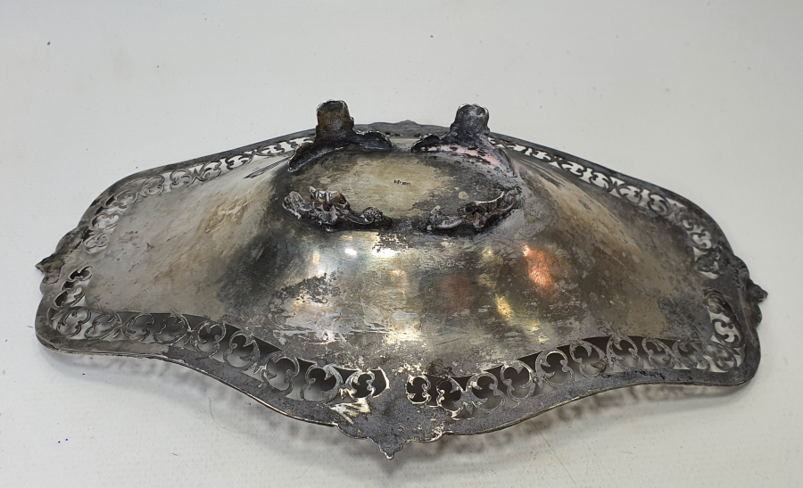 TESTERE VE KABARTMA İŞÇİLİKLİ GÜMÜŞ MEYVELİK