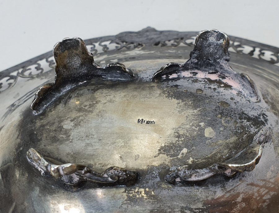 TESTERE VE KABARTMA İŞÇİLİKLİ GÜMÜŞ MEYVELİK