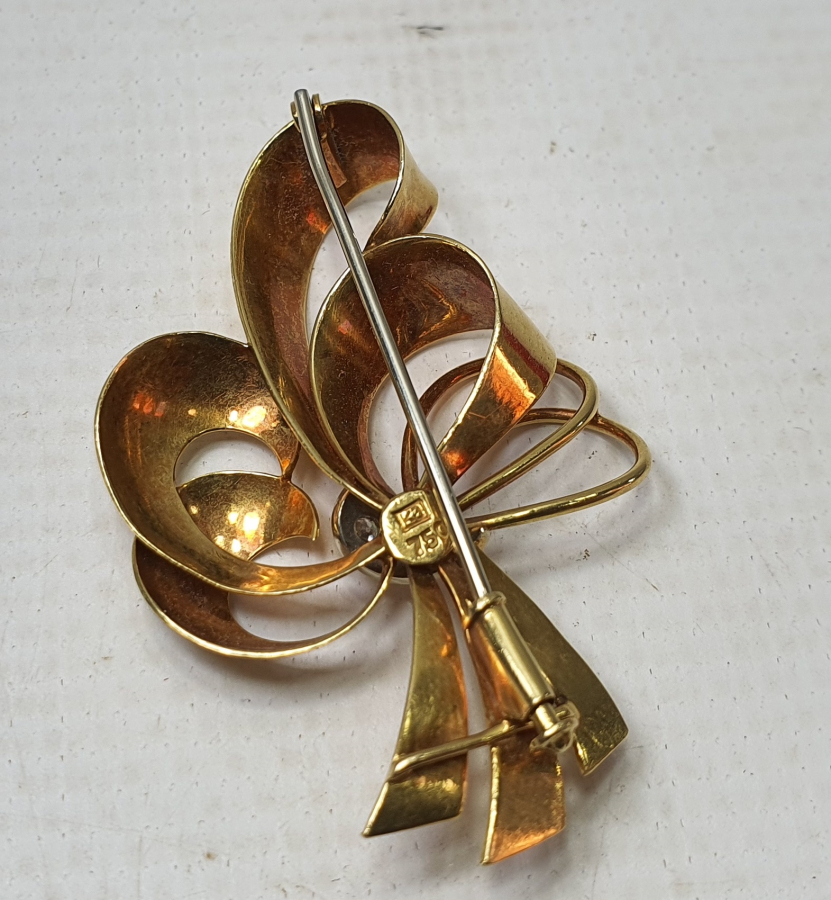 ÜZERİ PIRLANTA TAŞLARLA SÜSLÜ ALTIN BROŞ