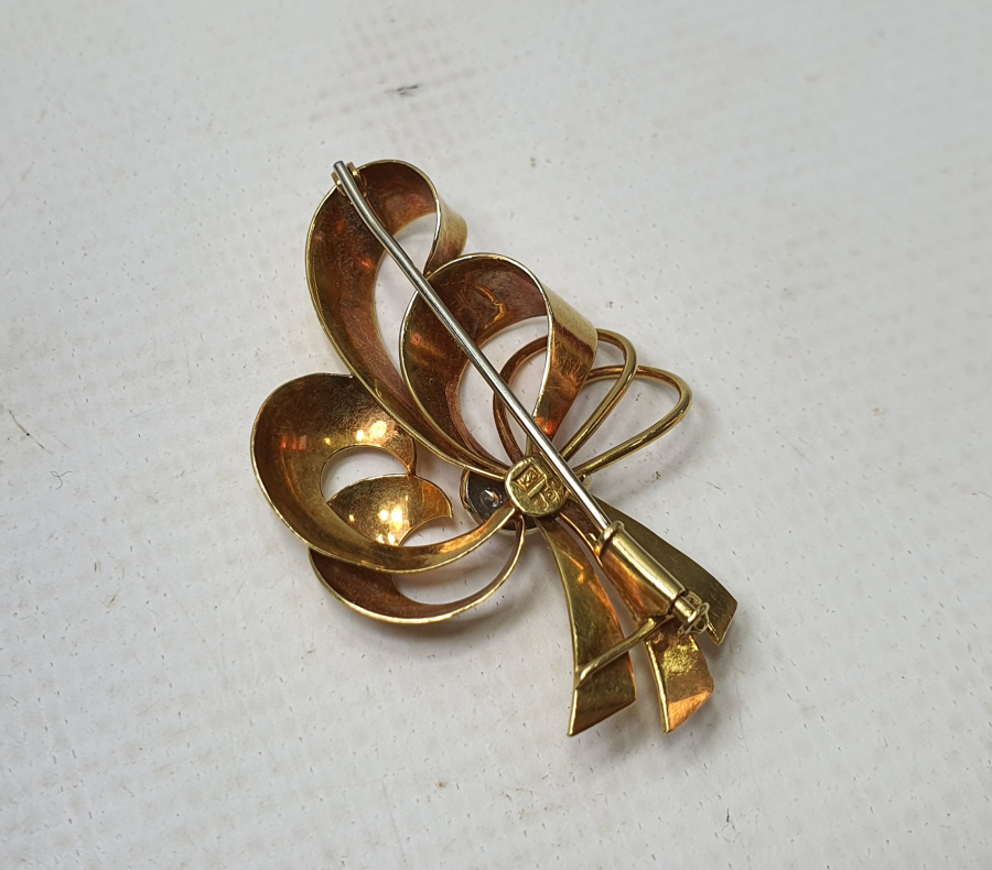 ÜZERİ PIRLANTA TAŞLARLA SÜSLÜ ALTIN BROŞ