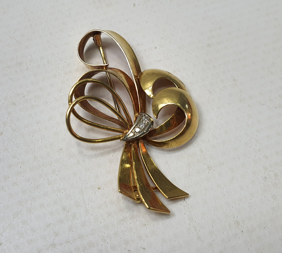 ÜZERİ PIRLANTA TAŞLARLA SÜSLÜ ALTIN BROŞ