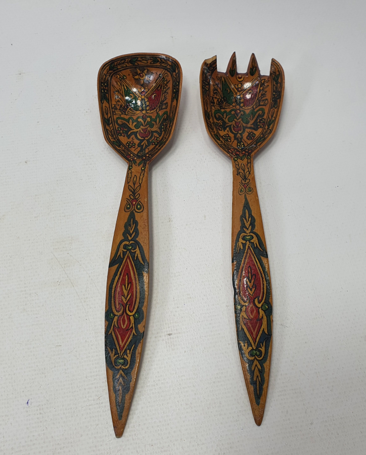 ÜZERİNDE OSMANLI DEVLER ARMASI VE OSMANLICA YAZI BULUNAN AHŞAP ÇATAL KAŞIK