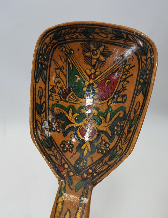 ÜZERİNDE OSMANLI DEVLER ARMASI VE OSMANLICA YAZI BULUNAN AHŞAP ÇATAL KAŞIK