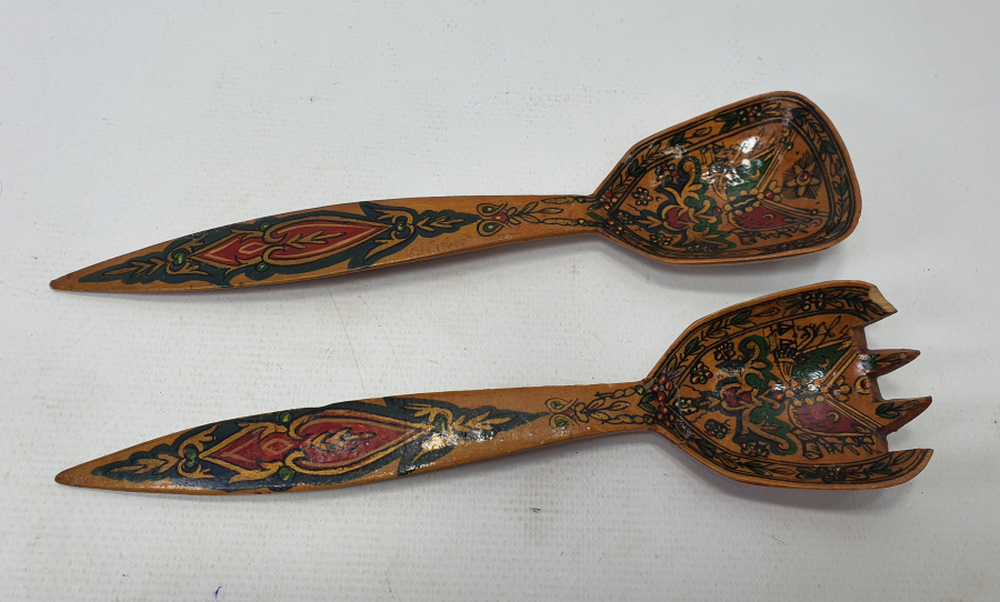 ÜZERİNDE OSMANLI DEVLER ARMASI VE OSMANLICA YAZI BULUNAN AHŞAP ÇATAL KAŞIK