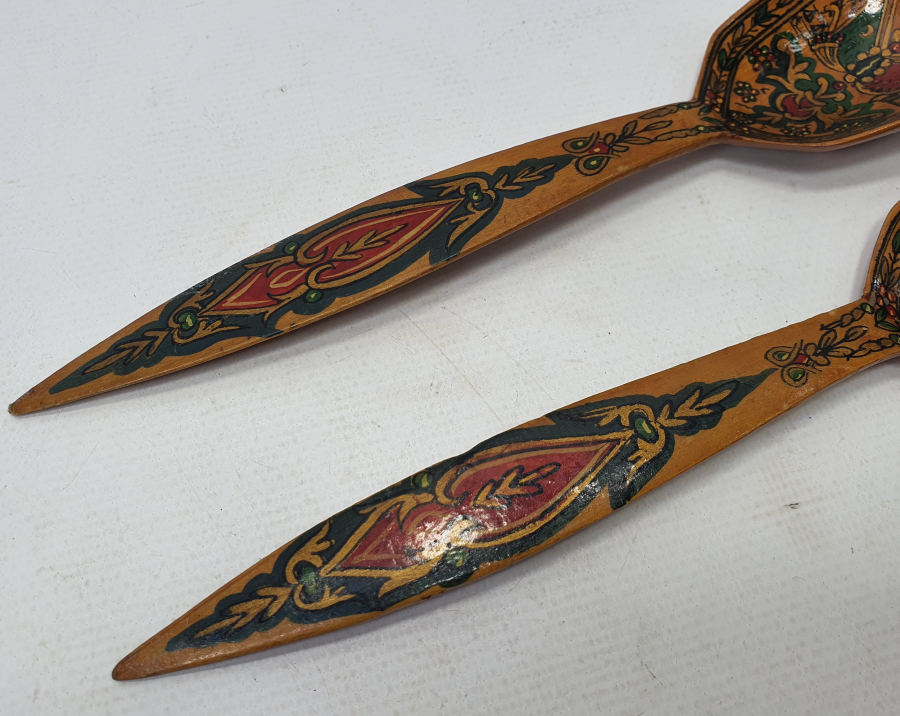 ÜZERİNDE OSMANLI DEVLER ARMASI VE OSMANLICA YAZI BULUNAN AHŞAP ÇATAL KAŞIK