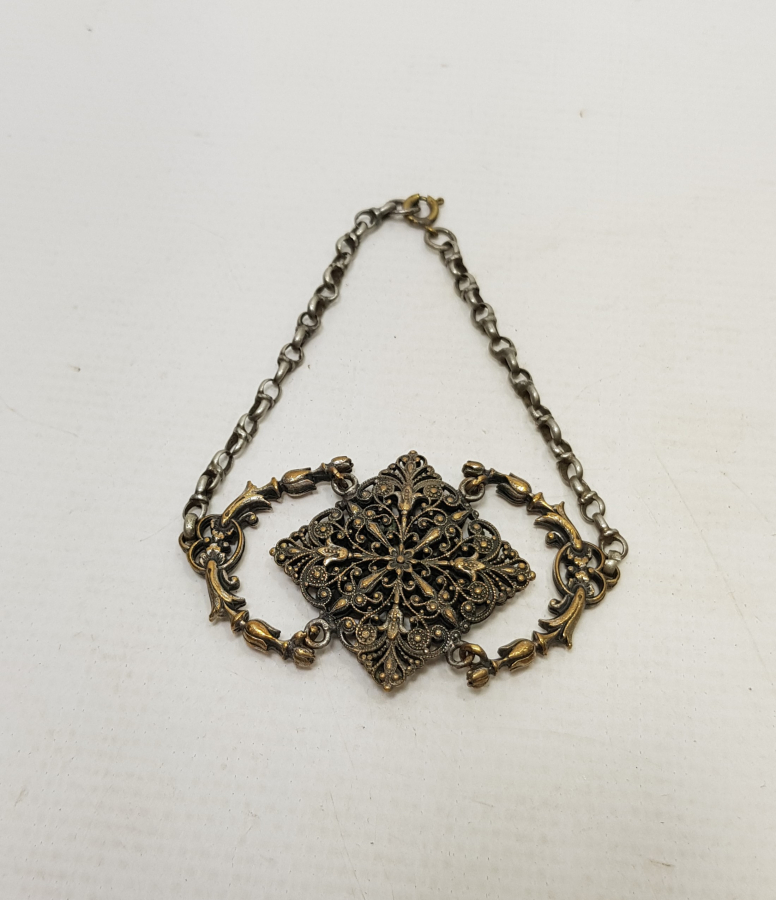 1900'LERDEN AZİZ NİKOLA TEMALI BİLEKLİK 