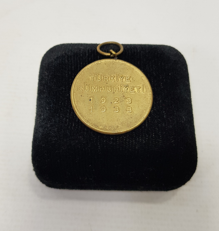 1933 TÜRKİYE CUMHURİYETİ'NİN 10. YIL MADALYASI
