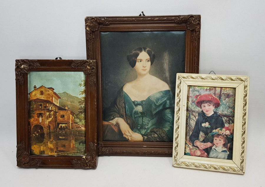 ÇERÇEVESİNDE ÜÇ ADET İPEK RESİM 