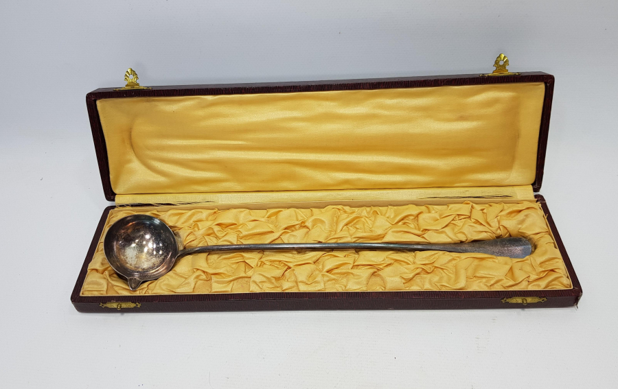 KUTUSUNDA GÜMÜŞ KEPÇE 