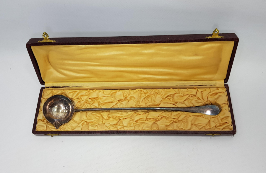 KUTUSUNDA GÜMÜŞ KEPÇE 