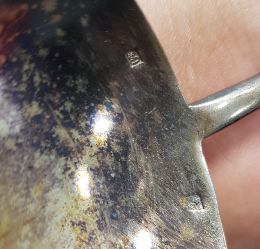 KUTUSUNDA GÜMÜŞ KEPÇE 