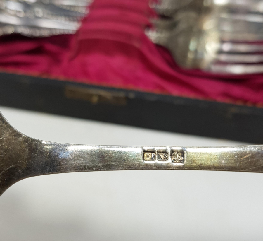 KUTUSUNDA KALEM İŞİ BALIK DESENLİ ÇATAL TAKIMI 