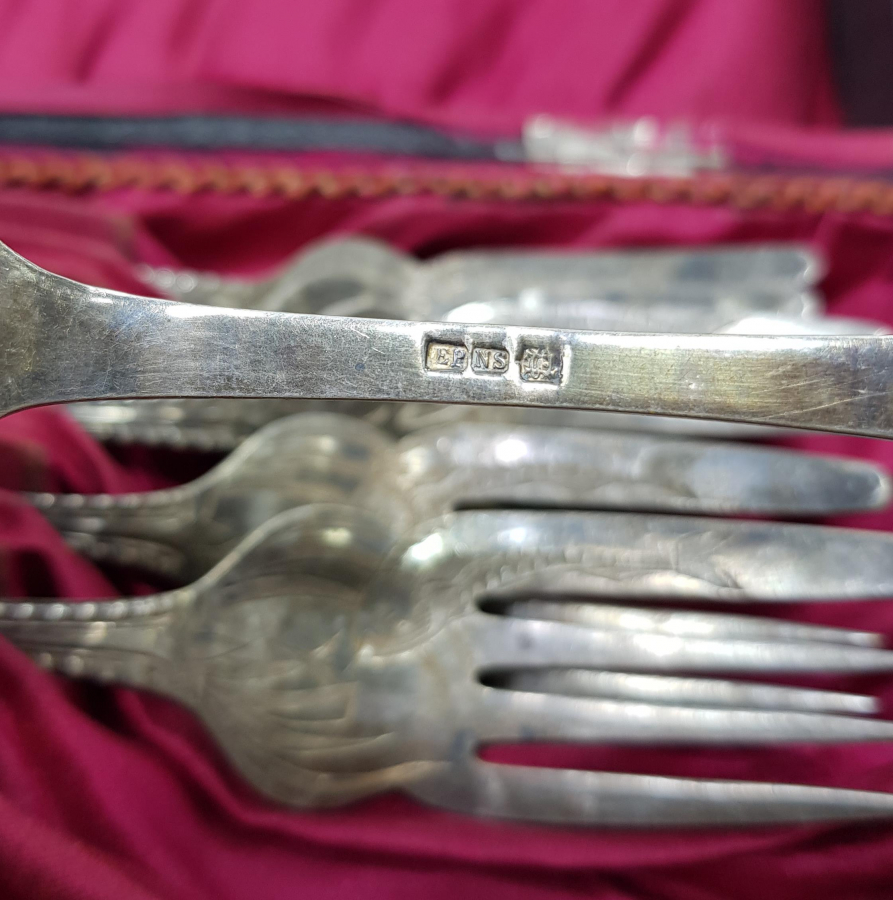 KUTUSUNDA KALEM İŞİ BALIK DESENLİ ÇATAL TAKIMI 