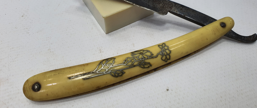 MORS DİŞİ ÜZERİNE GÜMÜŞ ÇAKMA İŞLEMELİ USTURA