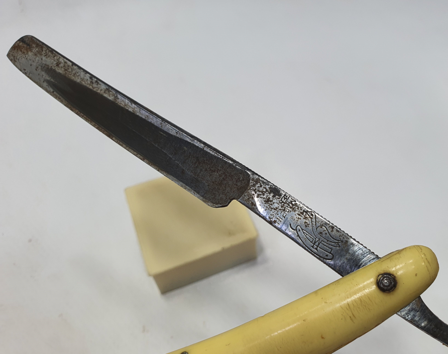 MORS DİŞİ ÜZERİNE GÜMÜŞ ÇAKMA İŞLEMELİ USTURA