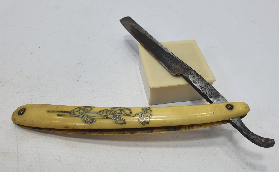 MORS DİŞİ ÜZERİNE GÜMÜŞ ÇAKMA İŞLEMELİ USTURA