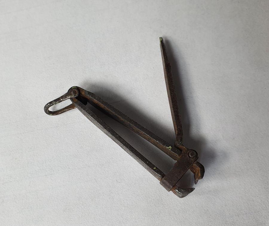 OSMANLI DÖNEMİ EL DÖVME DEMİRDEN MAMUL İLKEL TIRNAK MAKASI