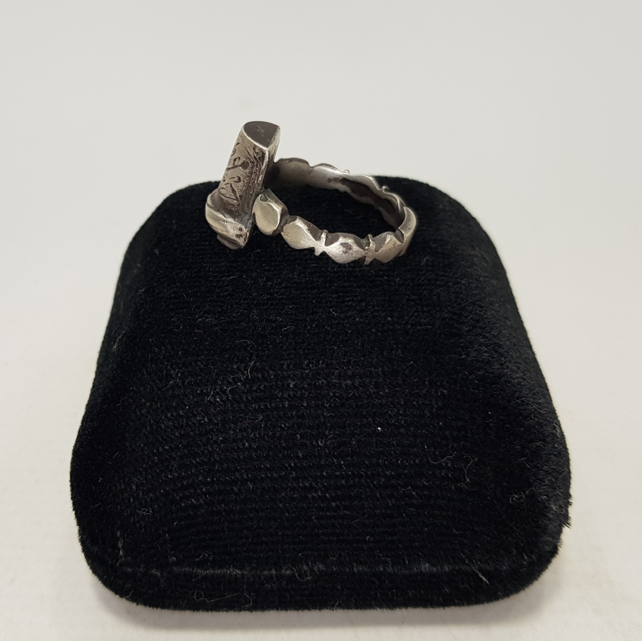 OSMANLI DÖNEMİ ÜZERİNDE MEVLANA YAZILI SİKKE FORMLU GÜMÜŞ YÜZÜK