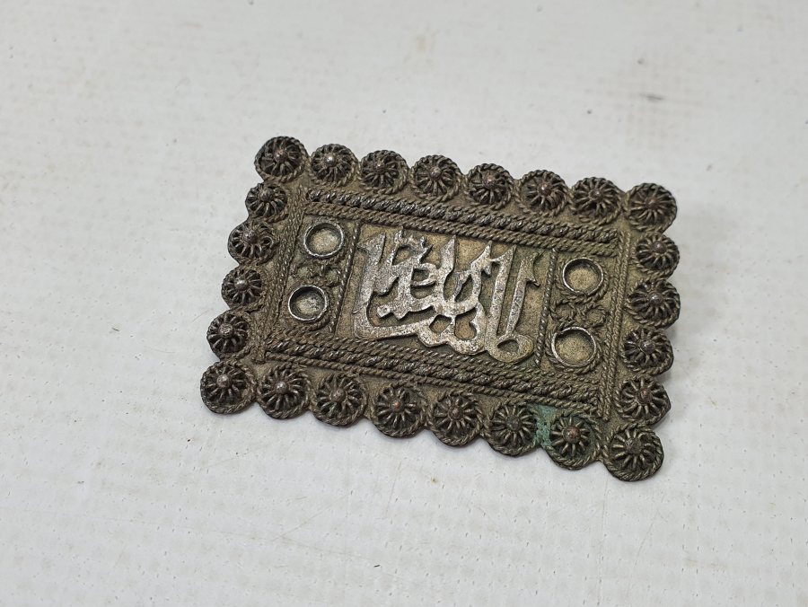 TESTERE İŞÇİLİKLİ VE GÜVERSELİ EL YAPIMI GÜMÜŞ BROŞ