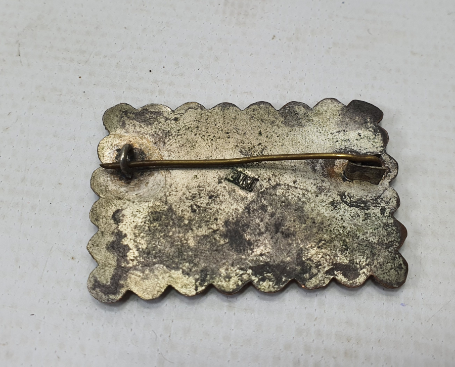 TESTERE İŞÇİLİKLİ VE GÜVERSELİ EL YAPIMI GÜMÜŞ BROŞ