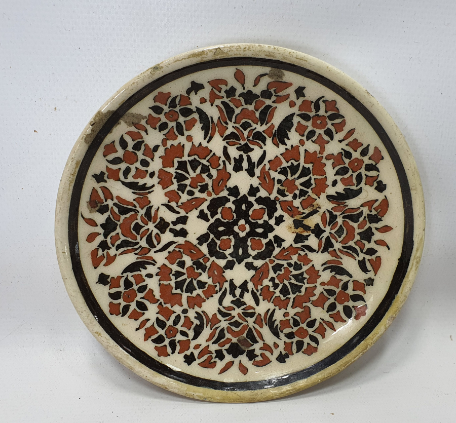 ÜZERİ HAÇ MOTİFLİ AZİM USTA İŞİ KÜTAHYA DUVAR TABAĞI