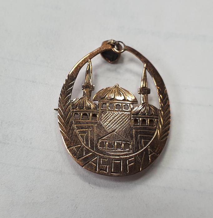 ÜZERİNDE AYASOFYA CAMİİ BULUNAN ALTIN KOLYE BROŞ