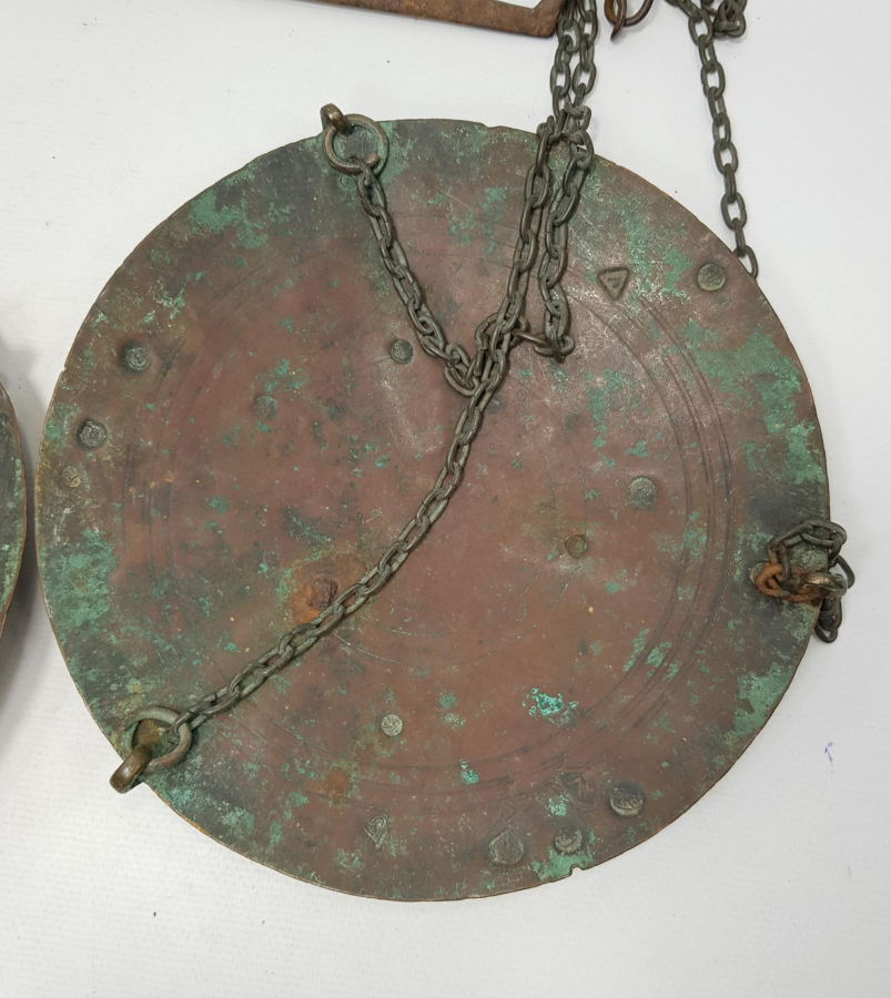 ÜZERİNDE OSMANLICA DAMGALAR BULUNAN TERAZİ