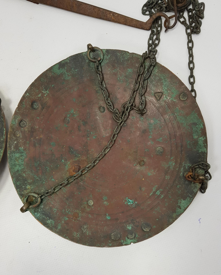 ÜZERİNDE OSMANLICA DAMGALAR BULUNAN TERAZİ