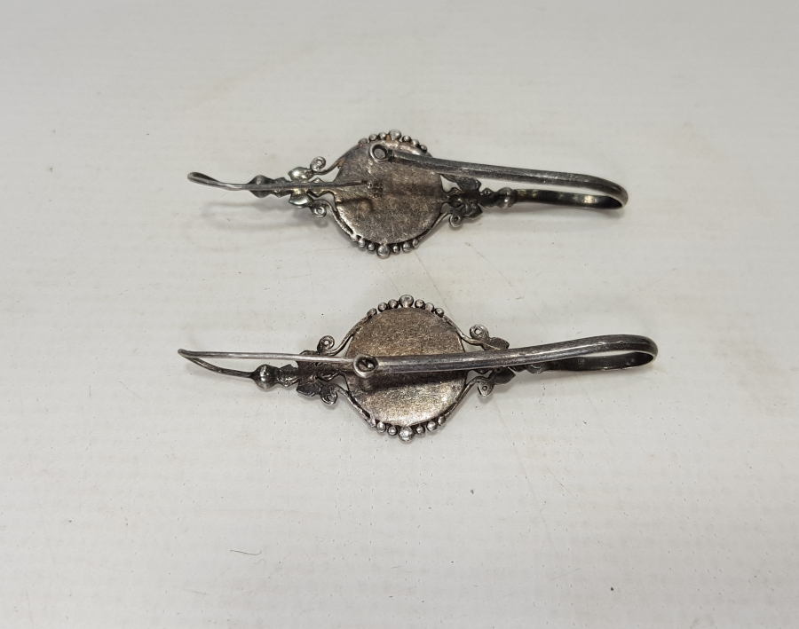 YEŞİM TAŞLI BİR ÇİFT GÜMÜŞ KÜPE 