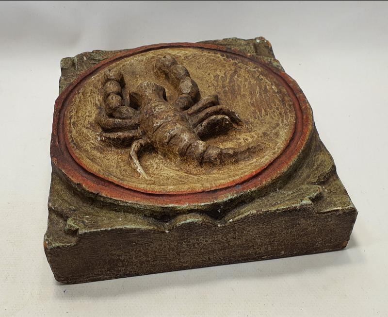 OSMANLI DÖNEMİ EL OYMA KABARTMA İŞÇİLİKLİ AKREP FİGÜRÜ