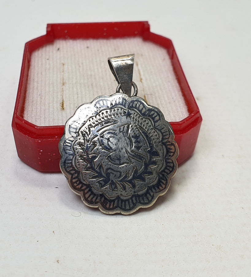 ÜZERİNDE OSMANLI TUĞRASI BULUNAN SAVATLI KOLYE UCU