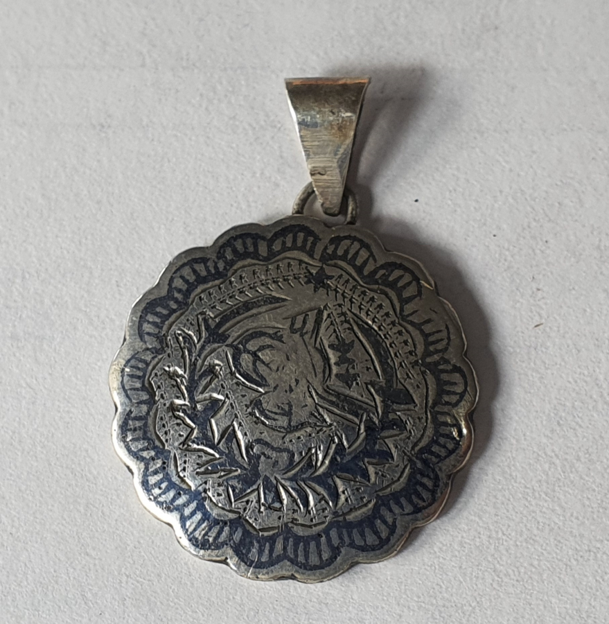 ÜZERİNDE OSMANLI TUĞRASI BULUNAN SAVATLI KOLYE UCU