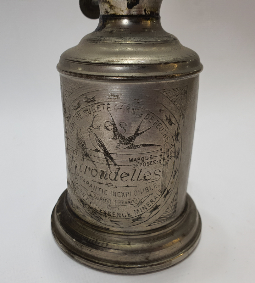 1900 BAŞLARI ÜZERİ YAZILI İNGİLİZ LAMBA