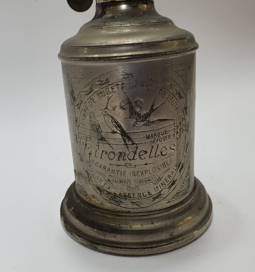 1900 BAŞLARI ÜZERİ YAZILI İNGİLİZ LAMBA