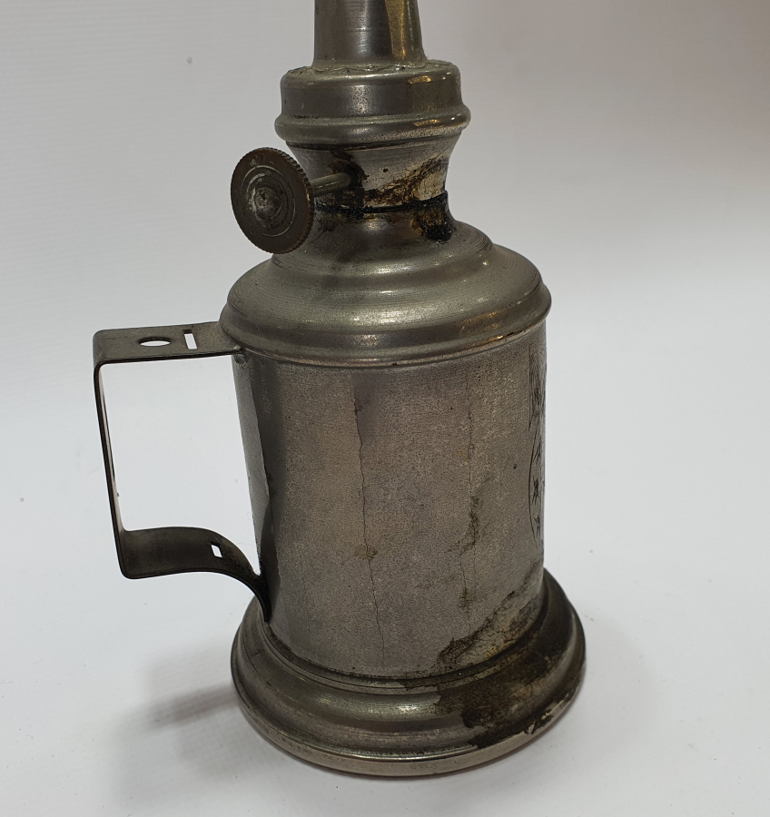 1900 BAŞLARI ÜZERİ YAZILI İNGİLİZ LAMBA