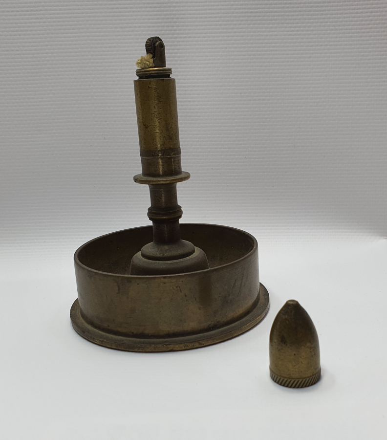 1927 TARİHLİ TOP MERMİSİNDEN YAPILMIŞ MASA ÜSTÜ ÇAKMAĞI