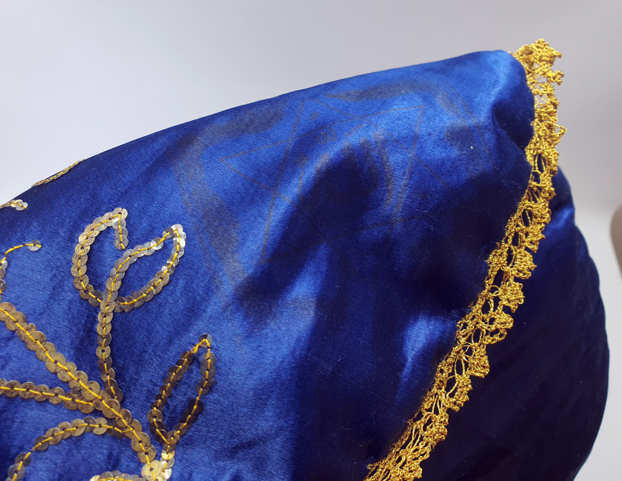 ÜZERİNDE MÜHRÜ SÜLEYMAN VE YAZILAR BULUNAN KUR'AN-I KERİM KABI