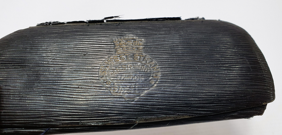 1900 BAŞLARI ALTIN KAPLAMA KUTUSUNDA GÖZLÜK