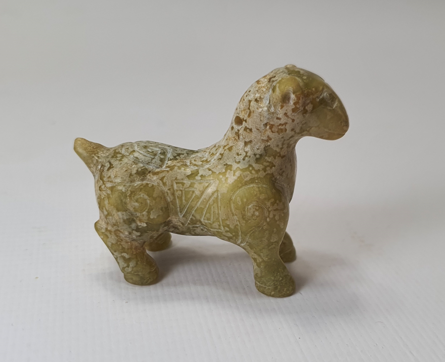 JADE TAŞINDAN EL YAPIMI HAYVAN FİGÜRLÜ KOLYE