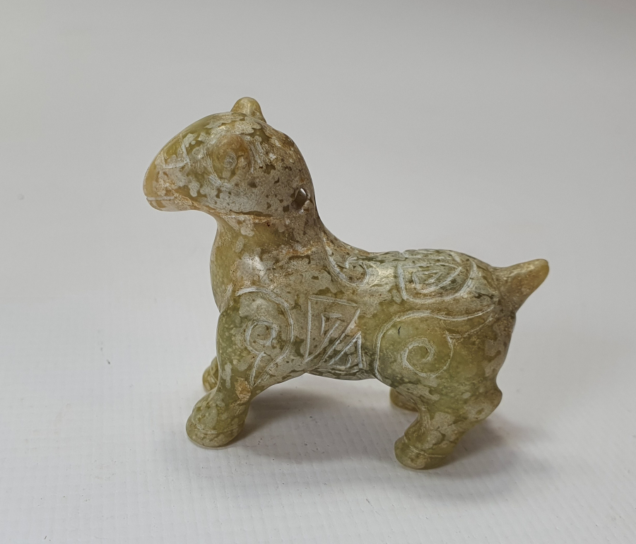 JADE TAŞINDAN EL YAPIMI HAYVAN FİGÜRLÜ KOLYE