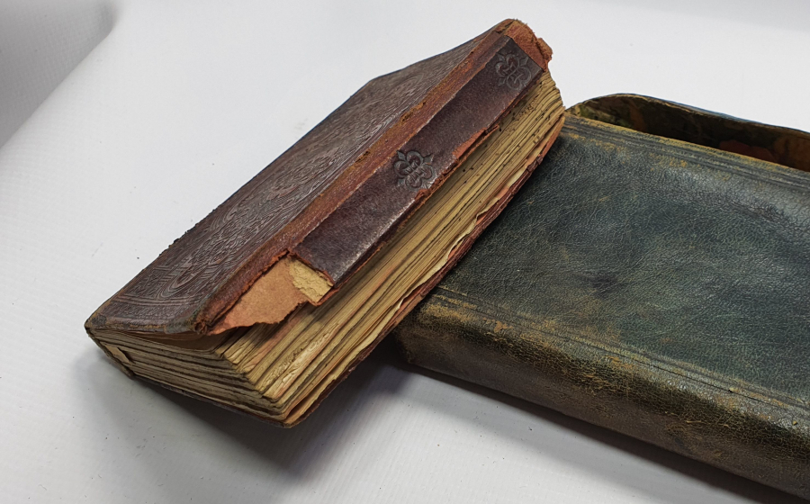 OSMANLI DÖNEMİ DERİ KABINDA KUR'AN -I KERİM MUSAFI