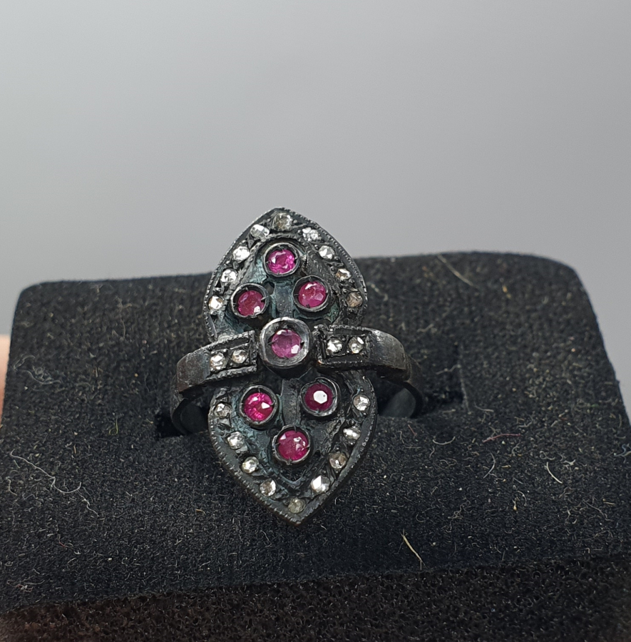 ÖZEL YAPIM ELMAS VE YAKUT TAŞLI ANTİKA YÜZÜK