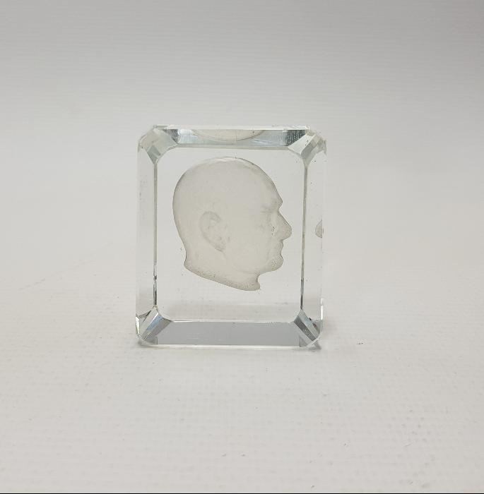 ATATÜRK SİLÜETLİ CAM MASA ÜSTÜ OBJESİ 