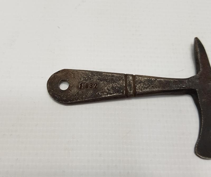 1932 TARİHLİ ÇEKİÇ FORMLU KAV ÇAKMAĞI 