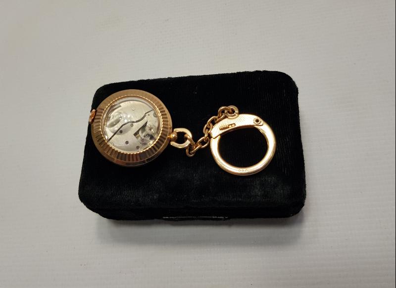 FARKLI FORMDA CEP SAATİ