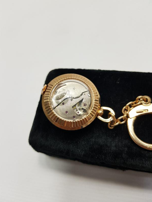 FARKLI FORMDA CEP SAATİ