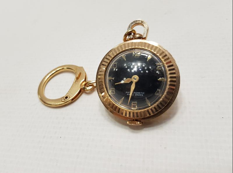 FARKLI FORMDA CEP SAATİ