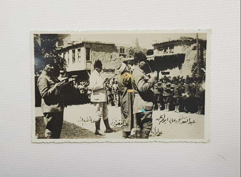 KURTULUŞ SAVAŞI ALİ FUAT PAŞA VE DEVLET ERKANI DUA EDERKEN 