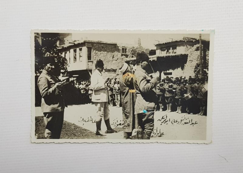 KURTULUŞ SAVAŞI ALİ FUAT PAŞA VE DEVLET ERKANI DUA EDERKEN 