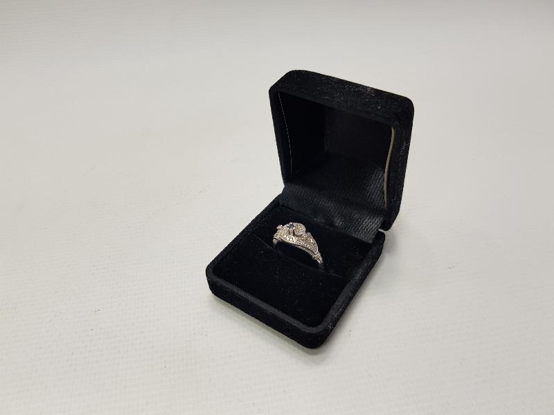 SAFİR TAŞLI PIRLANTA YÜZÜK 